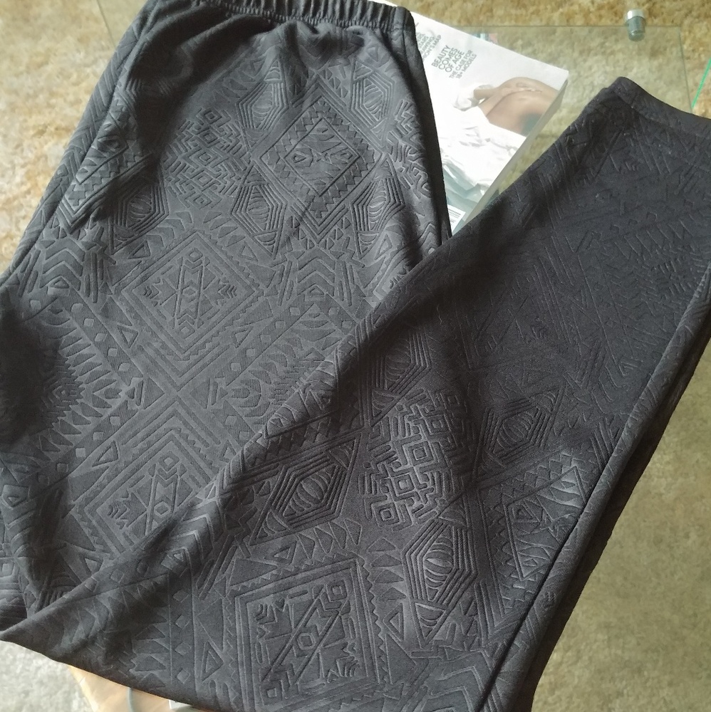 Textured Print Black Leggings
